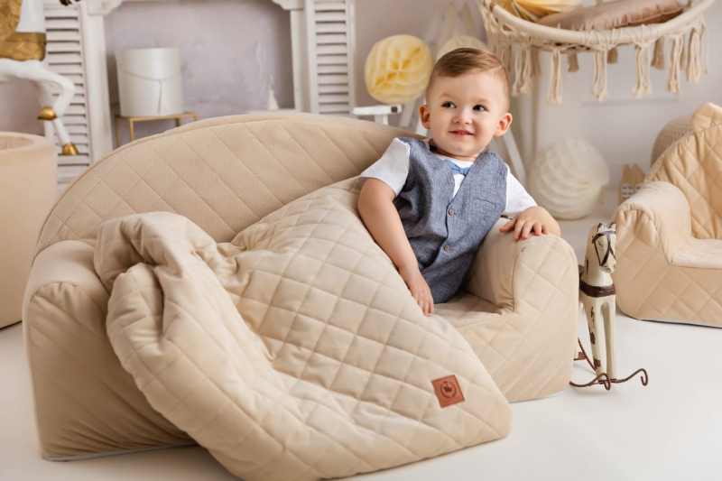 Sofa rozkładana kremowa pikowany velvet